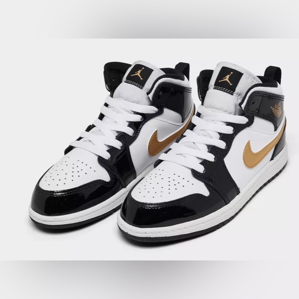 Air Jordan 1 Mid SE Patent Black Gold - Size 4.5 - Picture 3 of 11